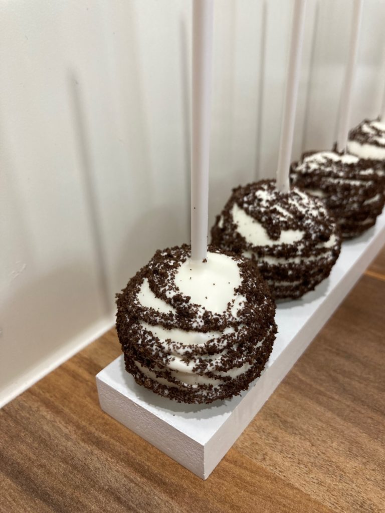 Cookies and creme cake pops