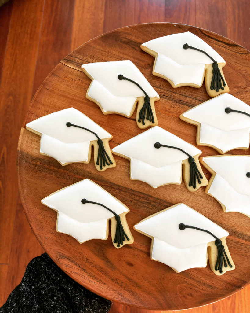 Graduating hats royal icing cookies