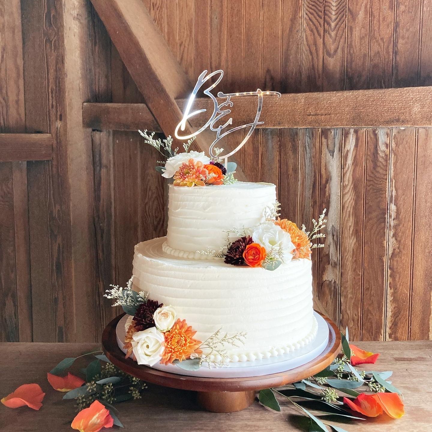 Rustic fresh flower fall wedding cake in a barn