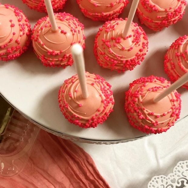 Vanilla with pink chocolate cake pops
